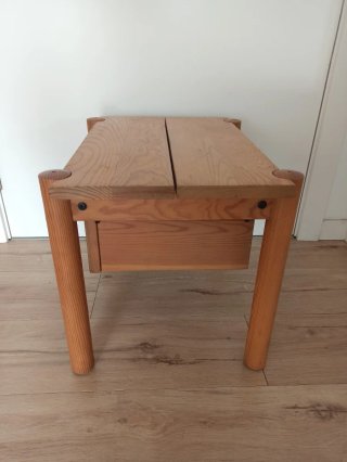 Mesita auxiliar de madera con cajón