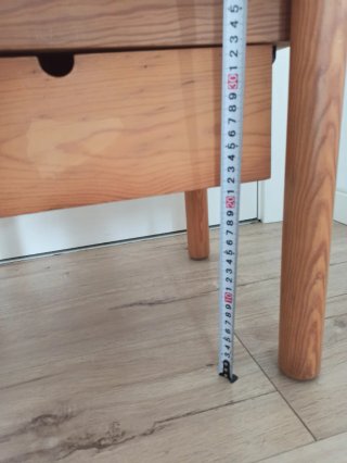 Mesita auxiliar de madera con cajón
