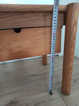 Mesita auxiliar de madera con cajón