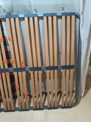 Somier 135x190 madera.  No hago envíos.