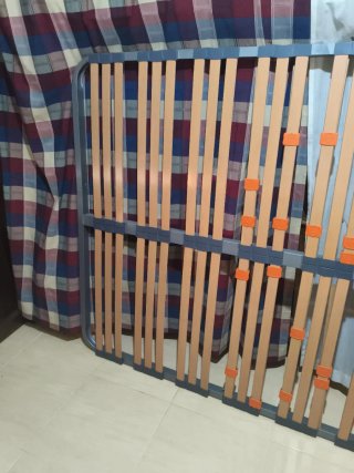 Somier 135x190 madera.  No hago envíos.