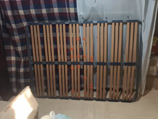 Somier 135x190 madera.  No hago envíos.