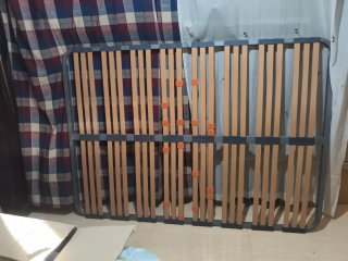 Somier 135x190 madera.  No hago envíos.