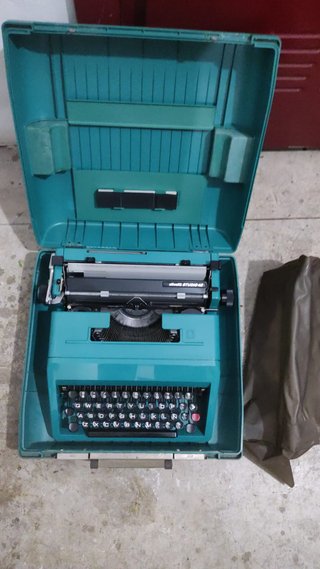 Máquina de escribir Olivetti Studio 45 vintage
