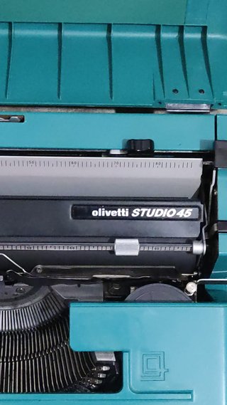 Máquina de escribir Olivetti Studio 45 vintage