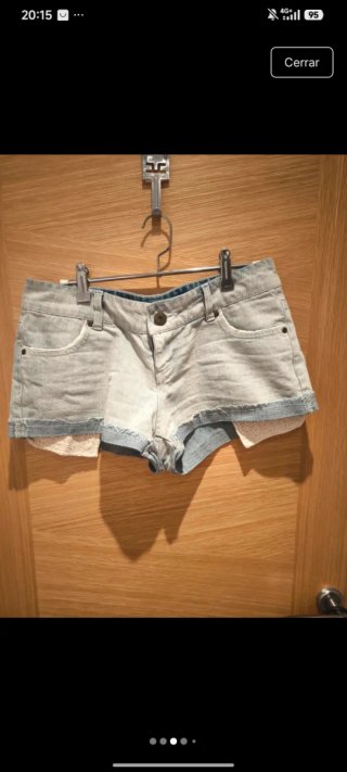 Pantalón corto vaquero con detalle en bolsillo