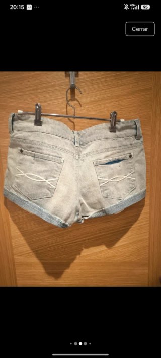 Pantalón corto vaquero con detalle en bolsillo