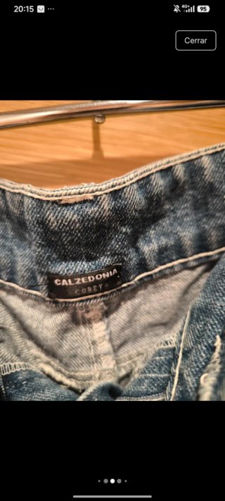 Pantalón corto vaquero con detalle en bolsillo