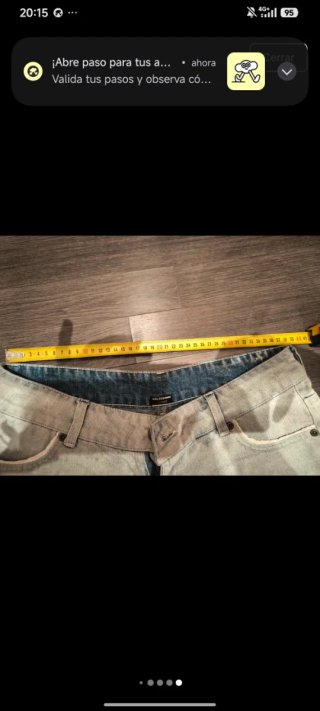 Pantalón corto vaquero con detalle en bolsillo