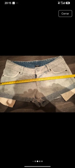 Pantalón corto vaquero con detalle en bolsillo