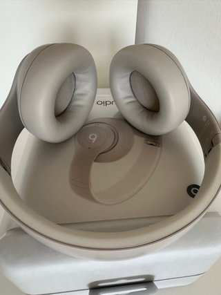 Beats Studio Pro Sandstone/Arena - Como nuevos