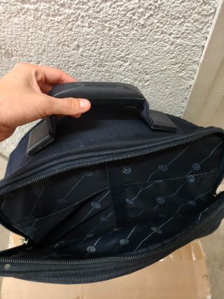 Bolsa portátil AVIAS negra