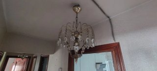 Lámparas clásicas de metal y cristal.