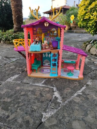 Casa Enchantimals con figuras