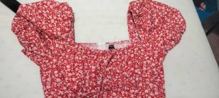 Vestido floral rojo y rosa