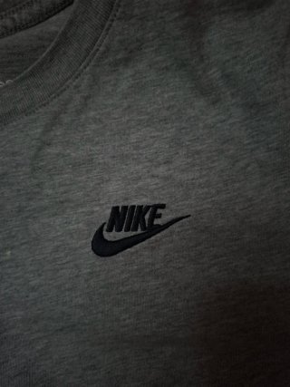 Camiseta Nike Gris