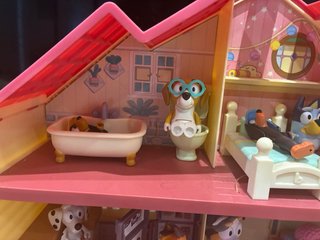 Casa Bluey Completa con 14 Figuras