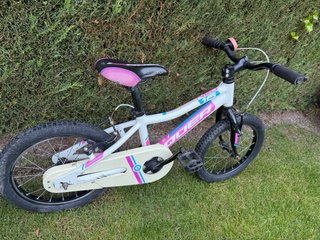 Bicicleta infantil niña Qüer 16” NEO