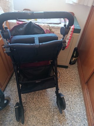 Carrito de compras con asiento tipo andador