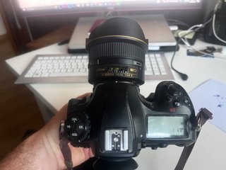 Nikon D850 con empuñadura vertical