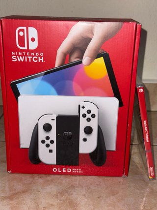 Nintendo Switch OLED Blanca + Mario Kart 8 SIN USO
