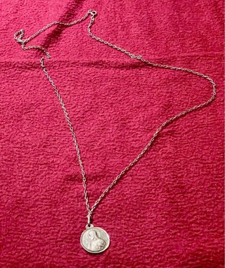 Cadena plata con medalla religiosa cristo/virgen