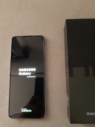 Samsung Galaxy Z Flip4 Morado/Negro Ram:8GB, 256GB