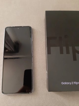 Samsung Galaxy Z Flip4 Morado/Negro Ram:8GB, 256GB