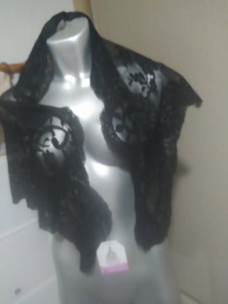 Mantilla de encaje negro