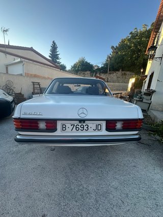 Mercedes-Benz 240D