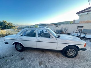 Mercedes-Benz 240D