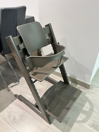 Silla Stokke Tripp Trapp Gris Oscuro + Baby Set