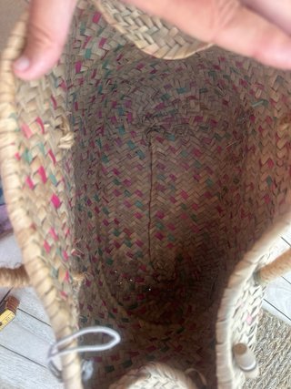 Cesto de mimbre natural con detalles