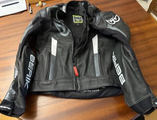 Chaqueta de cuero Berik Talla 56