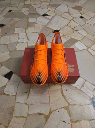 Scarpe da calcio Puma arancioni e nere (nuove)