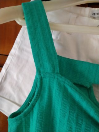 Conjunto Top Verde y Shorts Blancos Sin Estrenar