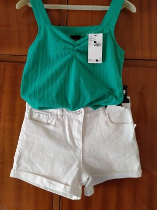 Conjunto Top Verde y Shorts Blancos Sin Estrenar