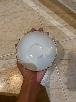 Vajilla de porcelana y cristal con oro