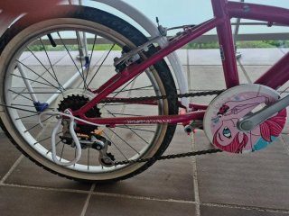 Bicicleta Decathlon niña B'Twin 20 pulgadas