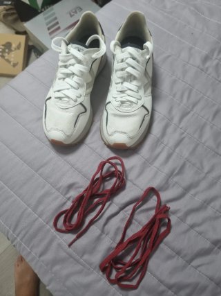Zapatillas Munich Blancas y Rojas como nuevas