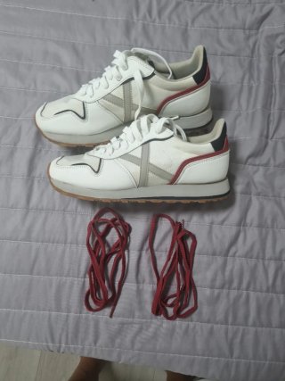 Zapatillas Munich Blancas y Rojas como nuevas
