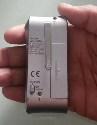 Sony Walkman SRF-M95 Radio FM Mega Bass