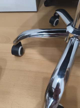 Silla de oficina ergonómica negra