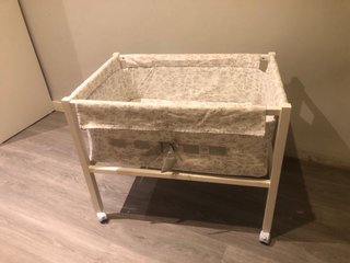 Minicuna bebé con ruedas