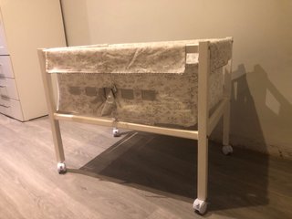 Minicuna bebé con ruedas