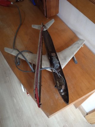 Avión de hojalata antiguo juguete teledirigido