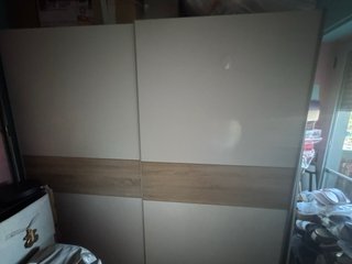 Guardaroba a porte scorrevoli bianco e legno