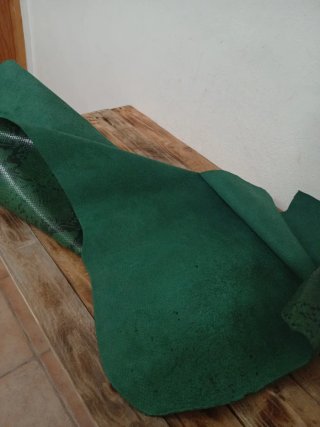 Piel de vacuno verde efecto serpiente