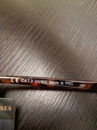 Gafas de sol ovaladas doradas