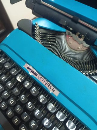 Máquina de escribir Olivetti Lettera 12